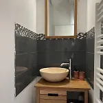 T1 Bis Avec Cour Au Pied Des Remparts, Vieux Mans Apartment