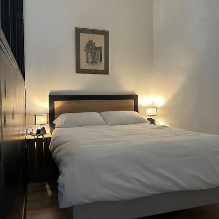 T1 Bis Avec Cour Au Pied Des Remparts, Vieux Mans Apartment *