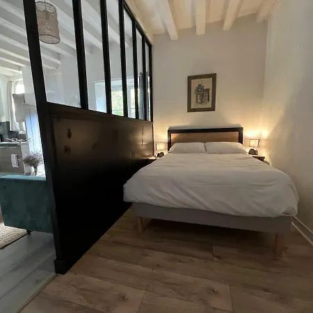 T1 Bis Avec Cour Au Pied Des Remparts, Vieux Mans Le Mans