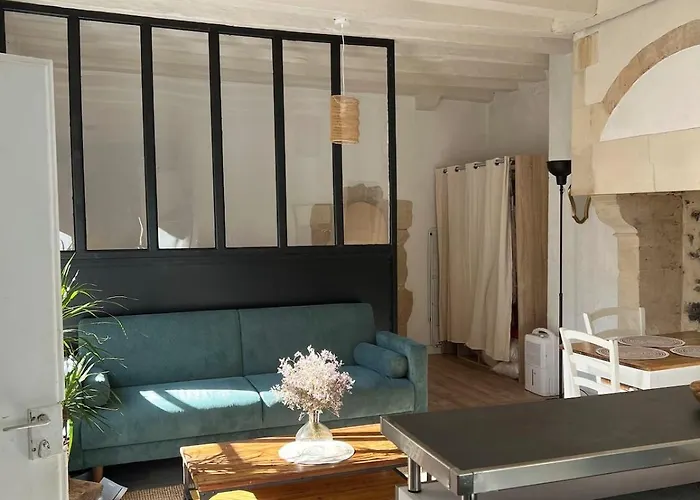 T1 Bis Avec Cour Au Pied Des Remparts, Vieux Mans *