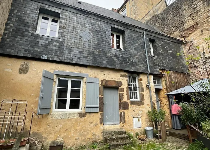 T1 Bis Avec Cour Au Pied Des Remparts, Vieux Mans Apartment