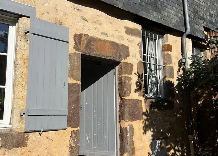 T1 Bis Avec Cour Au Pied Des Remparts, Vieux Mans Apartment